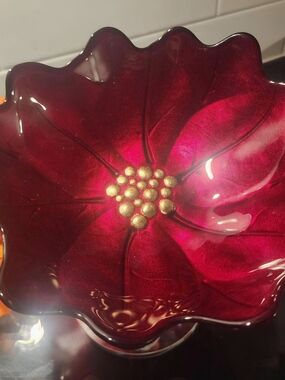 Vtg Ruby Red Art Glass Poinsettia Flower Centerpiece Bowl Gold Cluster Detail